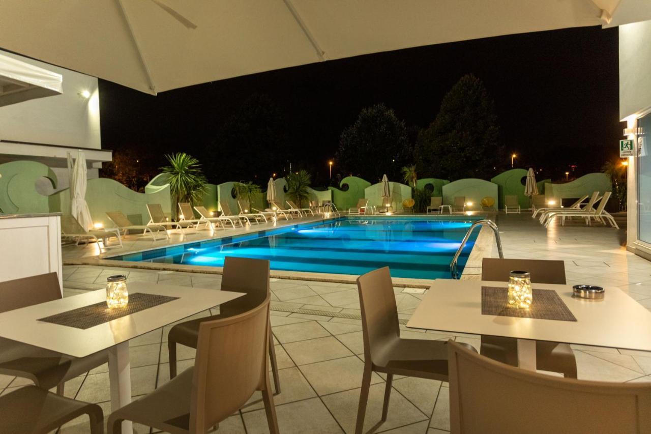 Nero D'Avorio Apartments Rimini Exterior foto